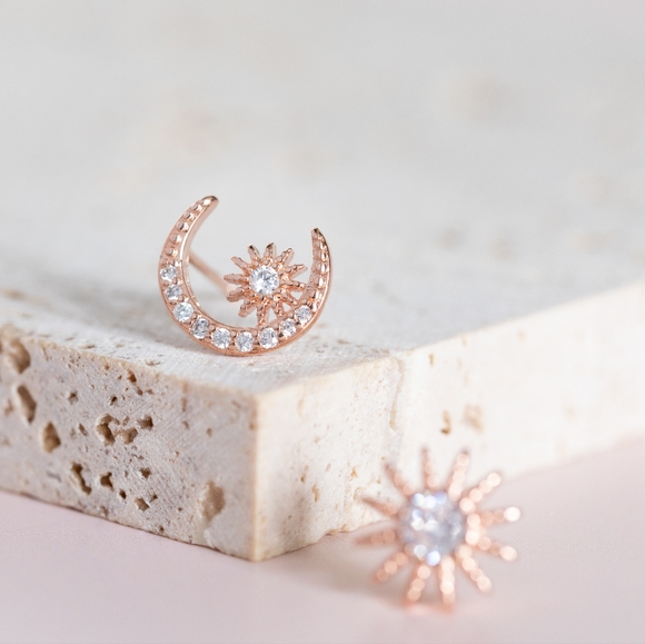 Moon & Star Earrings - Picture 4 of 7